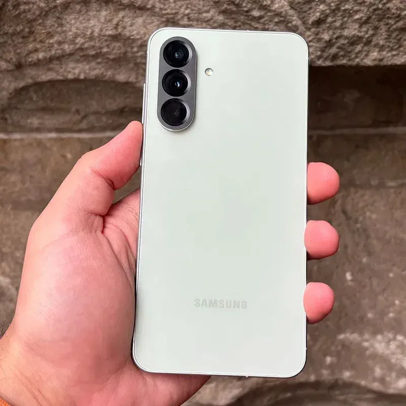 گوشی موبایل سامسونگ مدل Galaxy A56 دو سیم کارت ظرفیت 256 گیگابایت و رم 12 گیگابایت - ویتنام - به همراه شارژر 25 وات سامسونگ